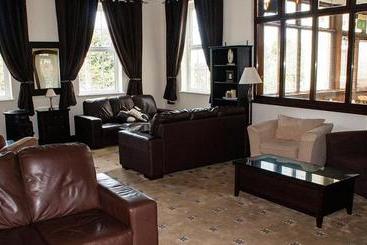 فندق Round Tower