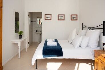 Boulders Beach Hotel, Cafe And Curio