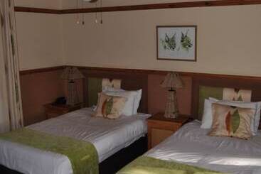 בית מלון כפרי Gooderson Bushlands Game Lodge