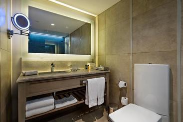 هتل Hilton Izmir