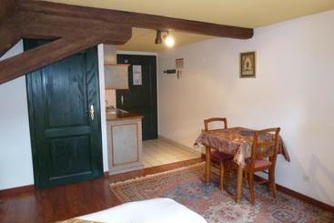 هتل La Cour Du Bailli Suites & Spa