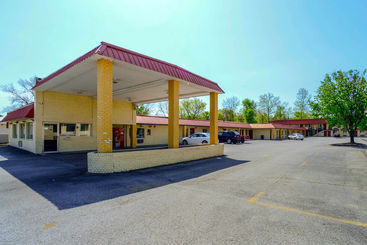 هتل Econo Lodge Inn & Suites