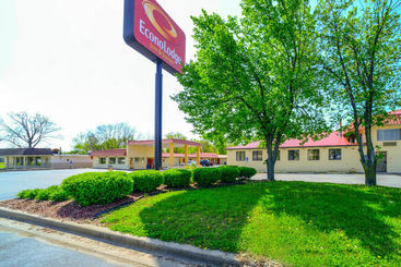 هتل Econo Lodge Inn & Suites