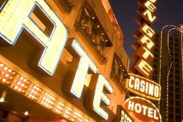 בית מלון כפרי Golden Gate Casino