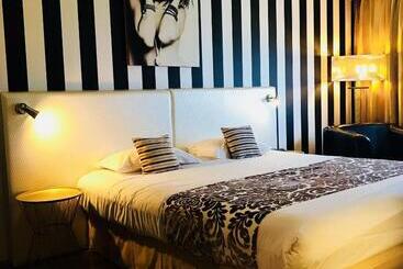 هتل Grand Hôtel De Nîmes 4 étoiles