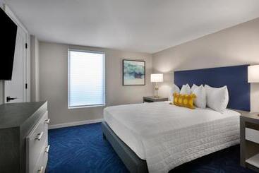 Crown Reef Beach Resort And Waterpark