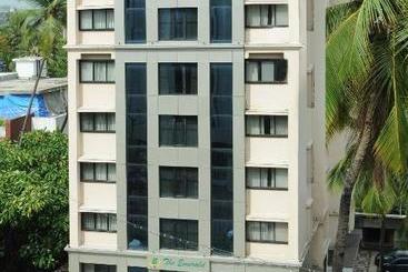 בית מלון כפרי Regenta Place The Emerald