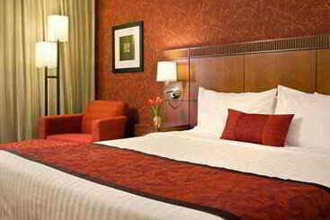 Отель Courtyard By Marriott San Mateo Foster City