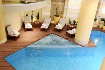 בית מלון כפרי De La Opera