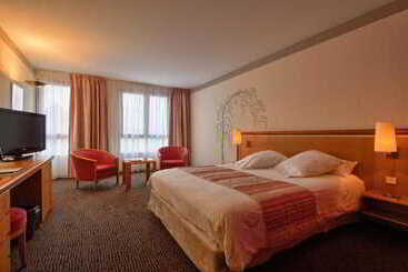 호텔 Domaine De La Forêt D Orient, Logis Hôtel, Restaurant, Spa Et Golf