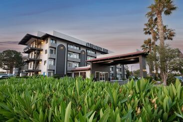 هتل Oxford Suites Lancaster