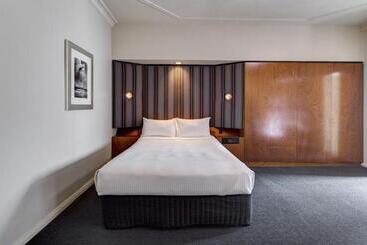 هتل Regents Court Sydney