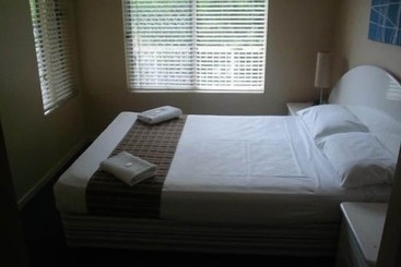 Budds Beach Apartments