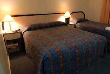 هتل Adelaide Riviera