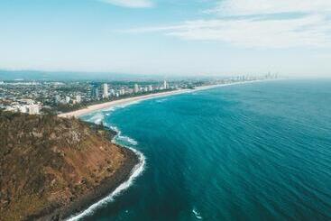 هتل Burleigh Beach Tower