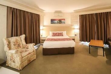 Hamilton S Queanbeyan Motel