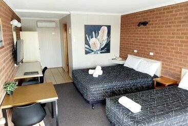 בית מלון כפרי Country Mile Motor Inn