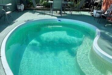 בית מלון כפרי Country Roads Motor Inn