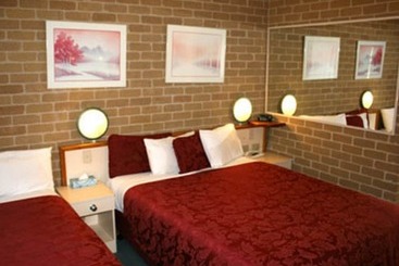 هتل Grand Manor Motor Inn