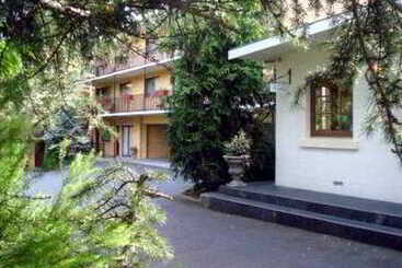 هتل Grosvenor Court Apartments