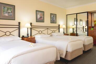 فندق Palm Royale Cairns
