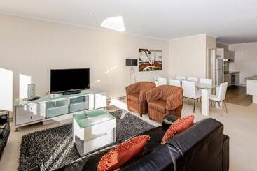 فندق Sandcastle Apartments