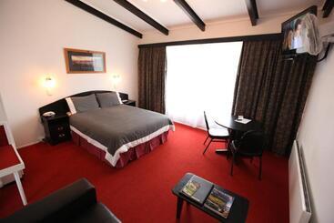 酒店 The Fox And Hounds Historic