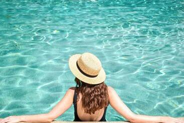 Kingfisher Bay Resort