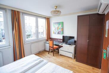 هتل Attaché Contactless