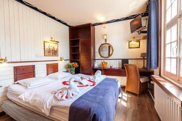 Boat Hotel De Barge