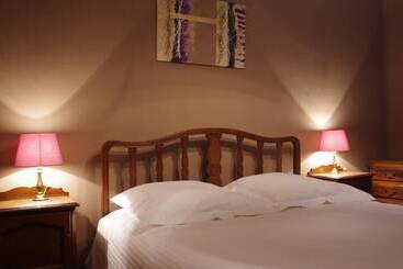 ホテル Logis Hostellerie De La Claire Fontaine