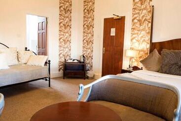 בית מלון כפרי Avonbridge