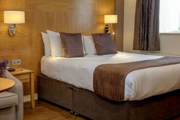 هتل Best Western Premier Yew Lodge East Midlands Airport