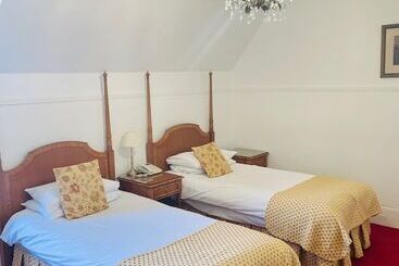 Canterbury Hotel Cottages And Apartment S