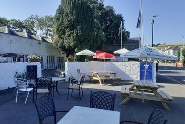 בית מלון כפרי Feathers Royal