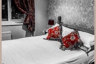 酒店 Greyhound Country Inn