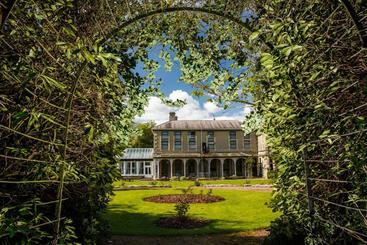 هتل Mercure Burton Upon Trent Newton Park
