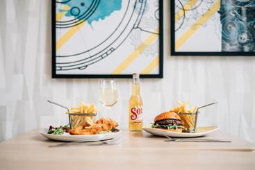 בית מלון כפרי Holiday Inn Express Belfast City, An Ihg