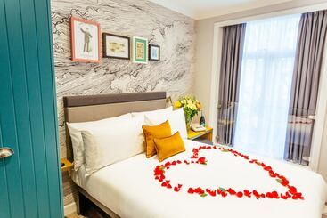 Отель Oliver Plaza