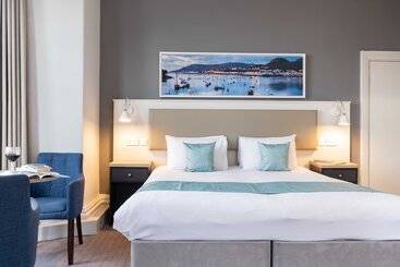 Отель The Marine