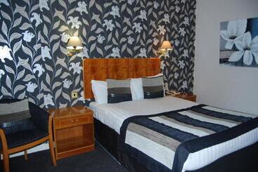 בית מלון כפרי The Tontine