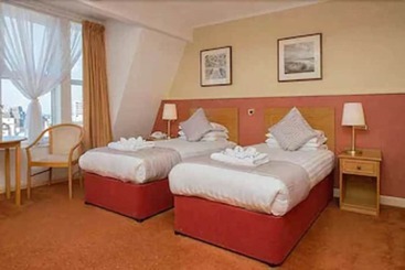 ホテル The Royal Beach