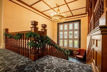 فندق Woodland Manor