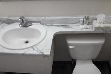 مُتل Knights Inn Prince George