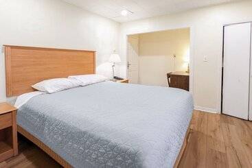 First Canada Hotel Cornwall Hwy 401 On