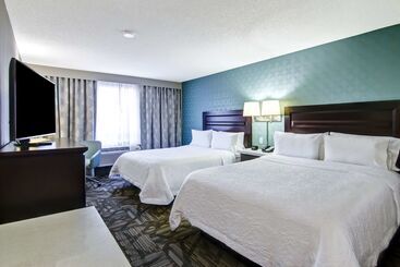 בית מלון כפרי Hampton Inn & Suites By Hilton Calgary Airport