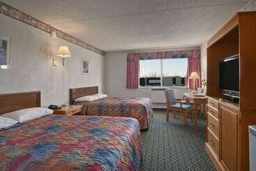 호텔 Travelodge By Wyndham Winnipeg Airport