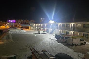 مُتل Knights Inn Prince George