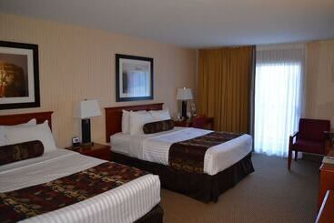 ホテル Inn On Long Lake