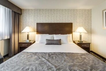فندق Monte Carlo Inn Oakville Suites